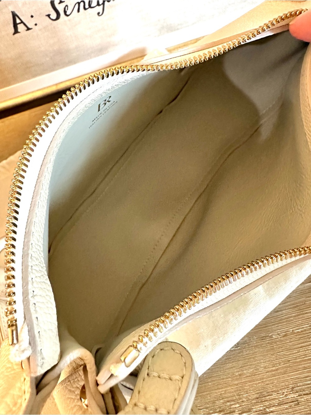 Banana Republic VIDA HALF-MOON SHOULDER BAG NWOT - Picture 7 of 8